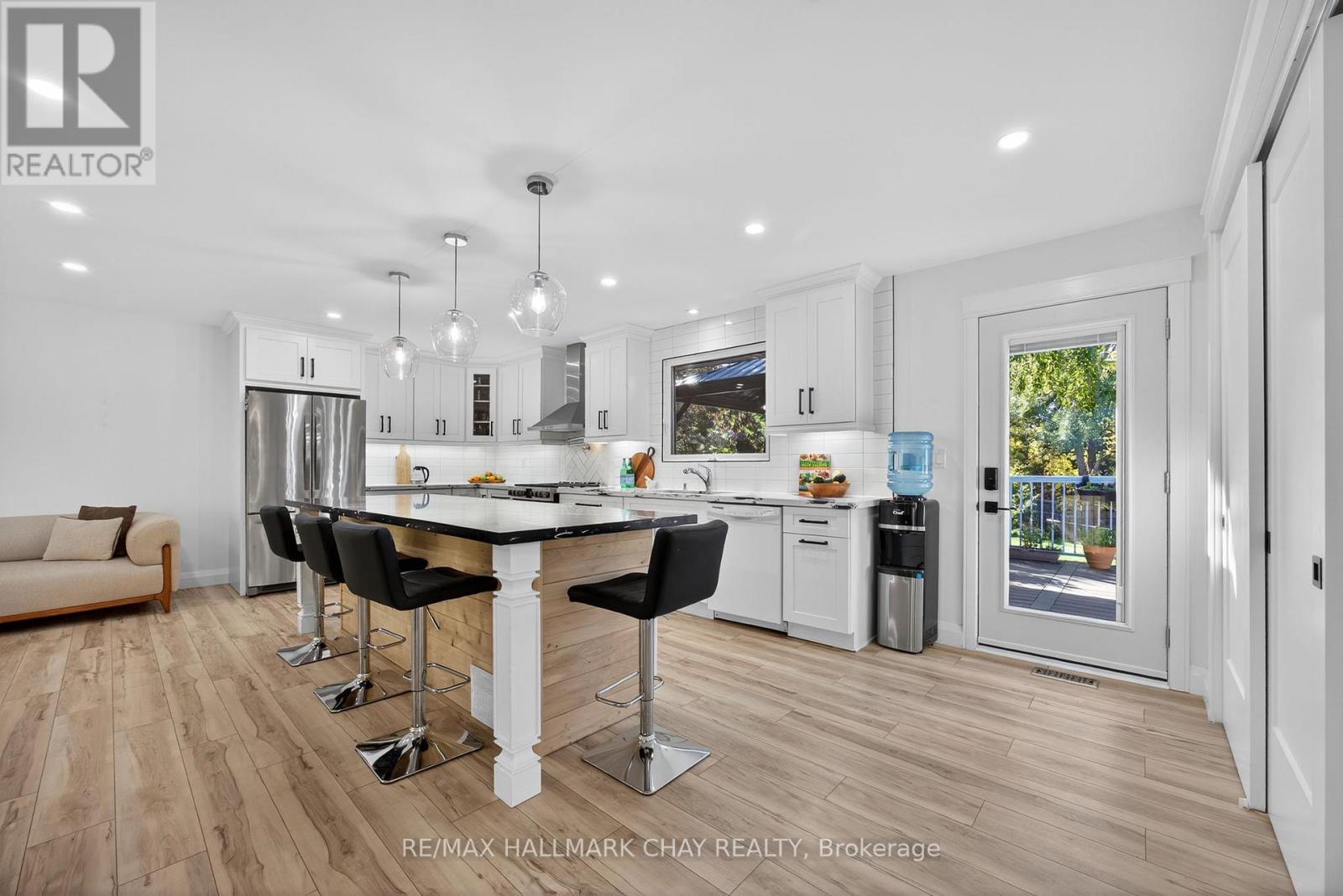 207 Merrett Drive, Barrie, Ontario  L4N 3Y4 - Photo 4 - S12468736
