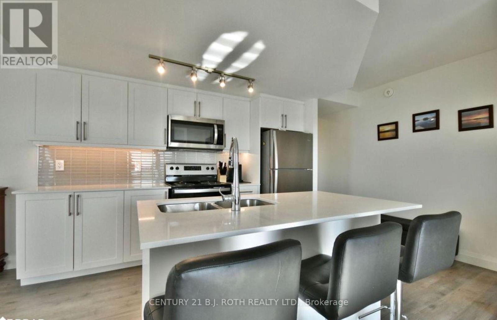 818 - 58 Lakeside Terrace, Barrie (Little Lake), Ontario  L4M 0L5 - Photo 8 - S12468758