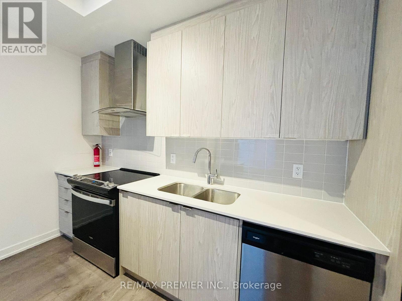 332 - 55 Duke Street, Kitchener, Ontario  N2H 0C9 - Photo 3 - X12396673