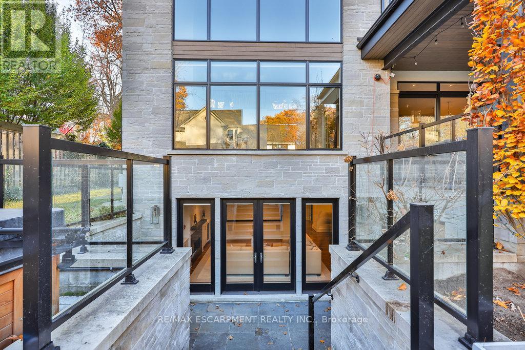 1293 Woodland Avenue, Mississauga, Ontario  L5G 2Y1 - Photo 49 - W12465987