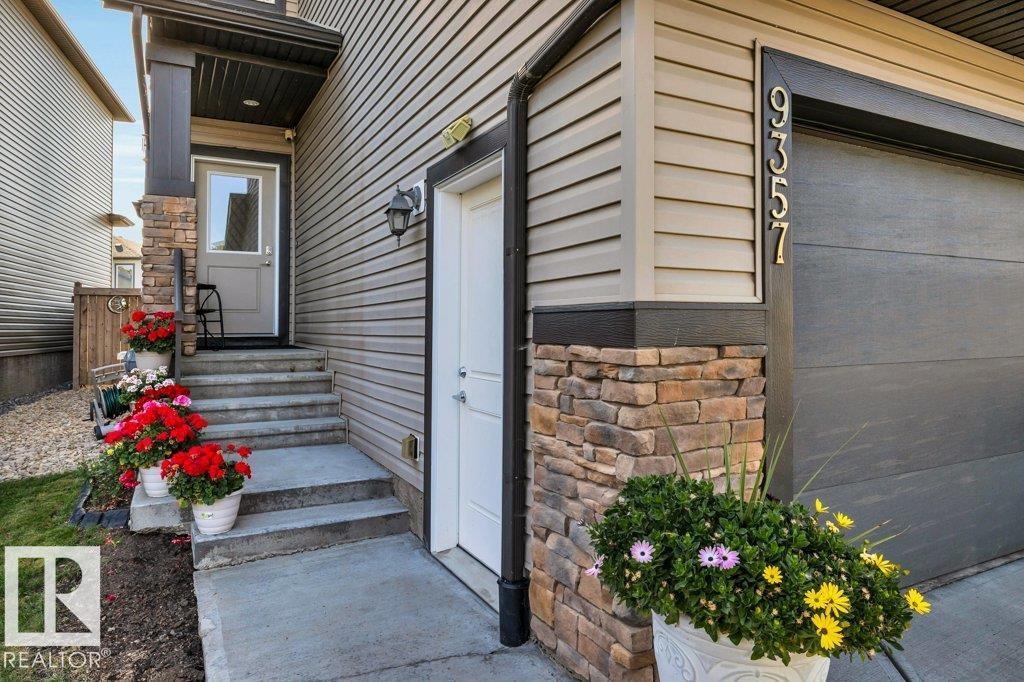 9357 Cooper Bend Sw, Edmonton, Alberta  T6W 4A4 - Photo 2 - E4462536