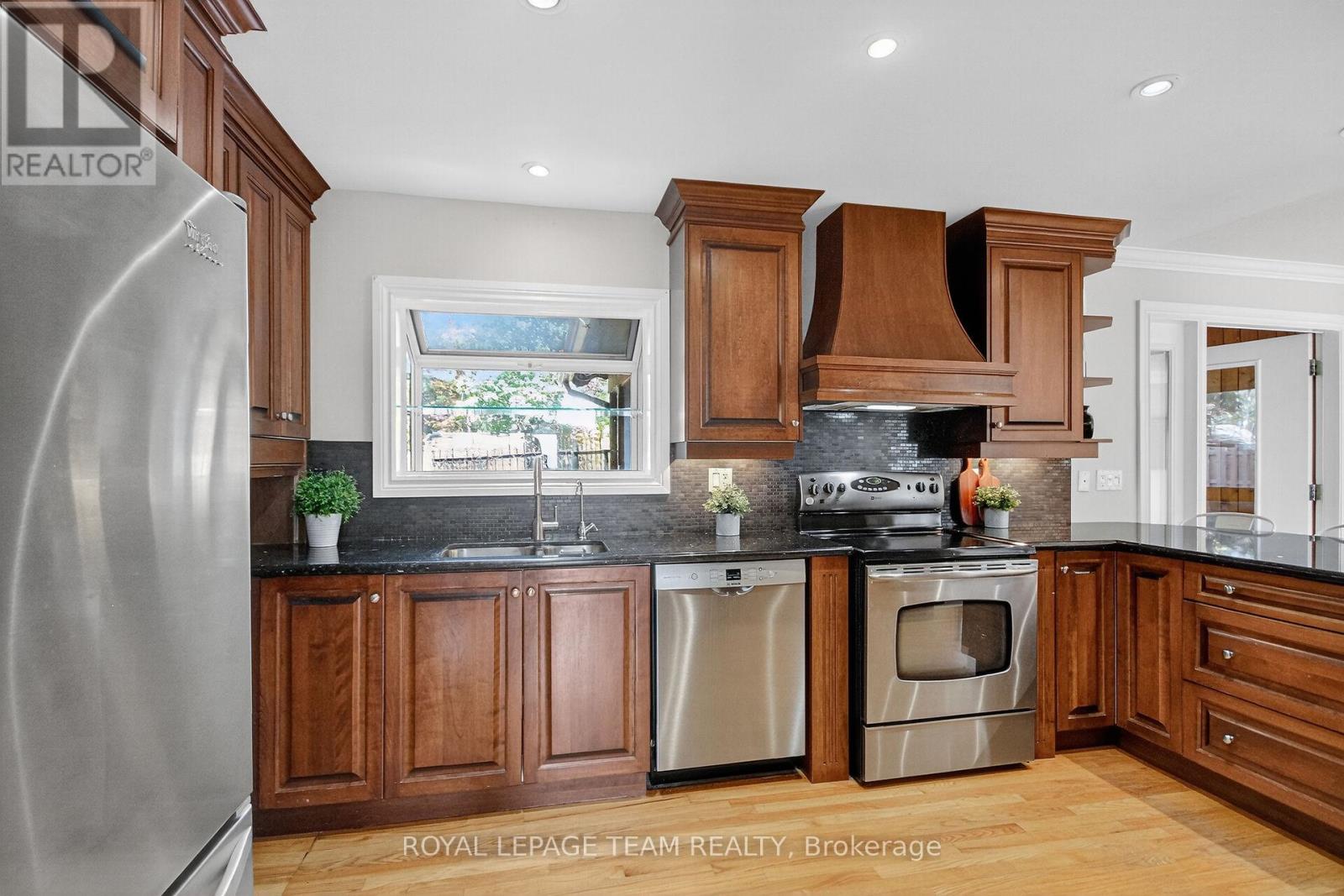 1079 Christopher Drive, Ottawa, Ontario  K4M 1J2 - Photo 16 - X12468852