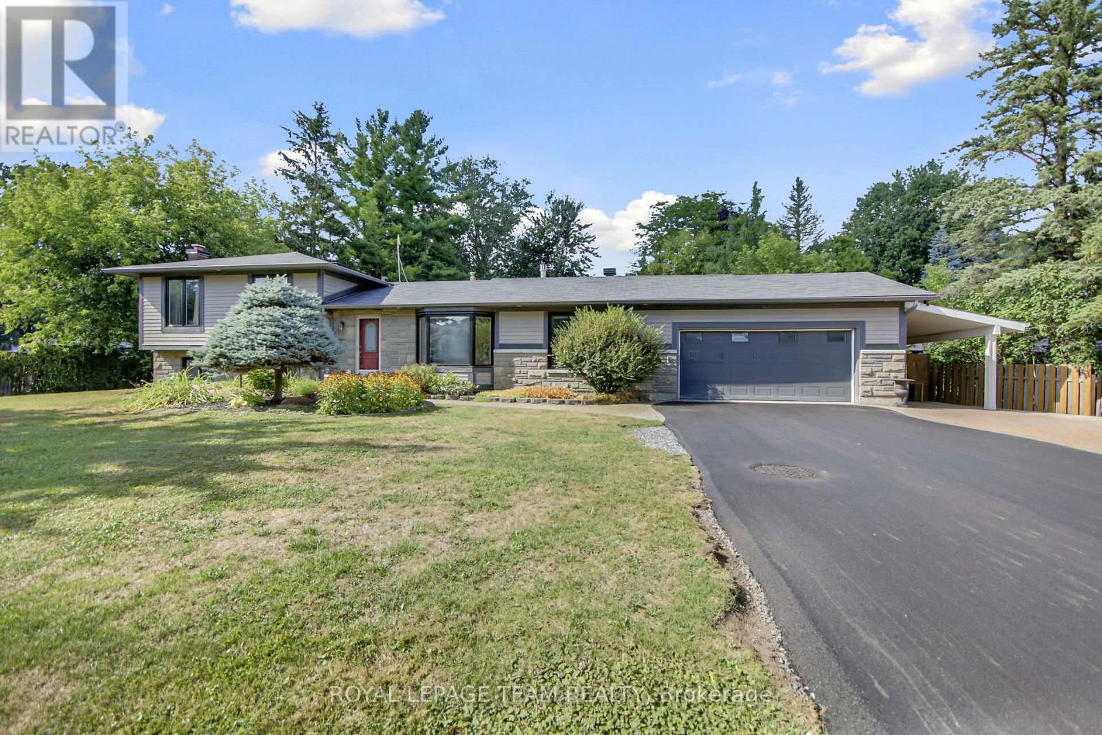 1079 Christopher Drive, Ottawa, Ontario  K4M 1J2 - Photo 2 - X12468852