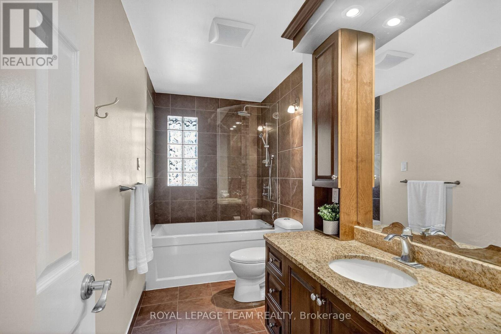 1079 Christopher Drive, Ottawa, Ontario  K4M 1J2 - Photo 25 - X12468852