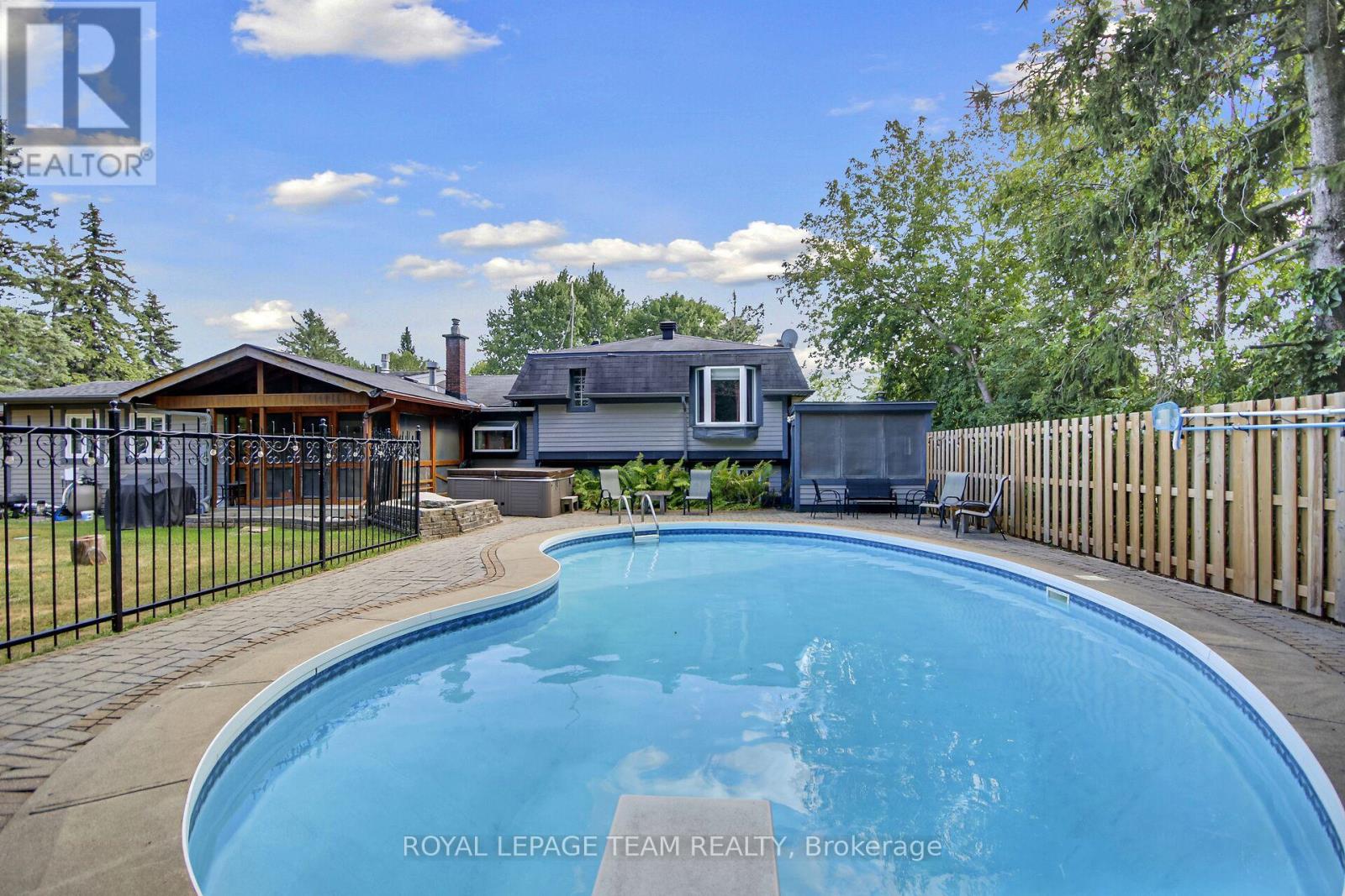 1079 Christopher Drive, Ottawa, Ontario  K4M 1J2 - Photo 34 - X12468852