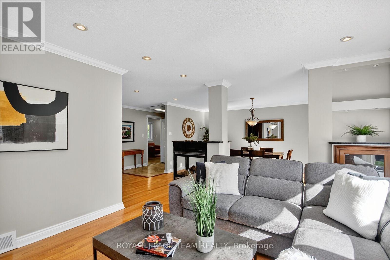 1079 Christopher Drive, Ottawa, Ontario  K4M 1J2 - Photo 8 - X12468852