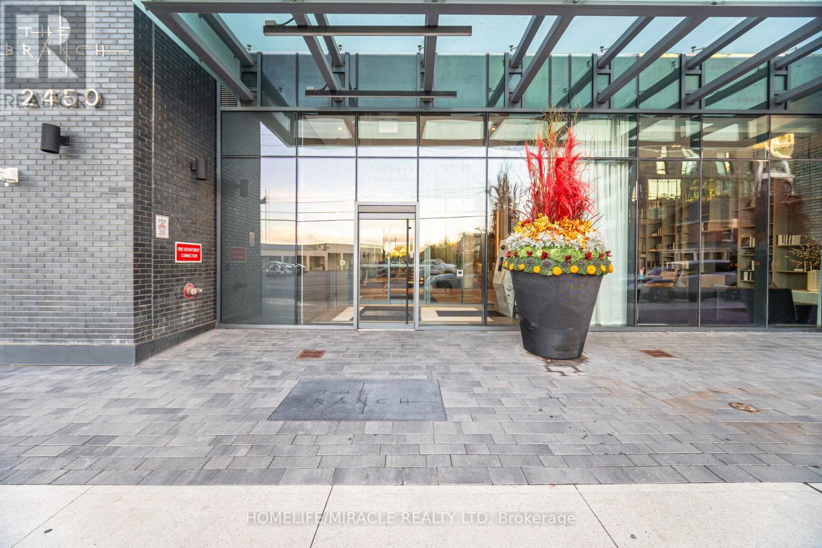 351 - 2450 Old Bronte Road, Oakville, Ontario  L6M 5P6 - Photo 2 - W12465661