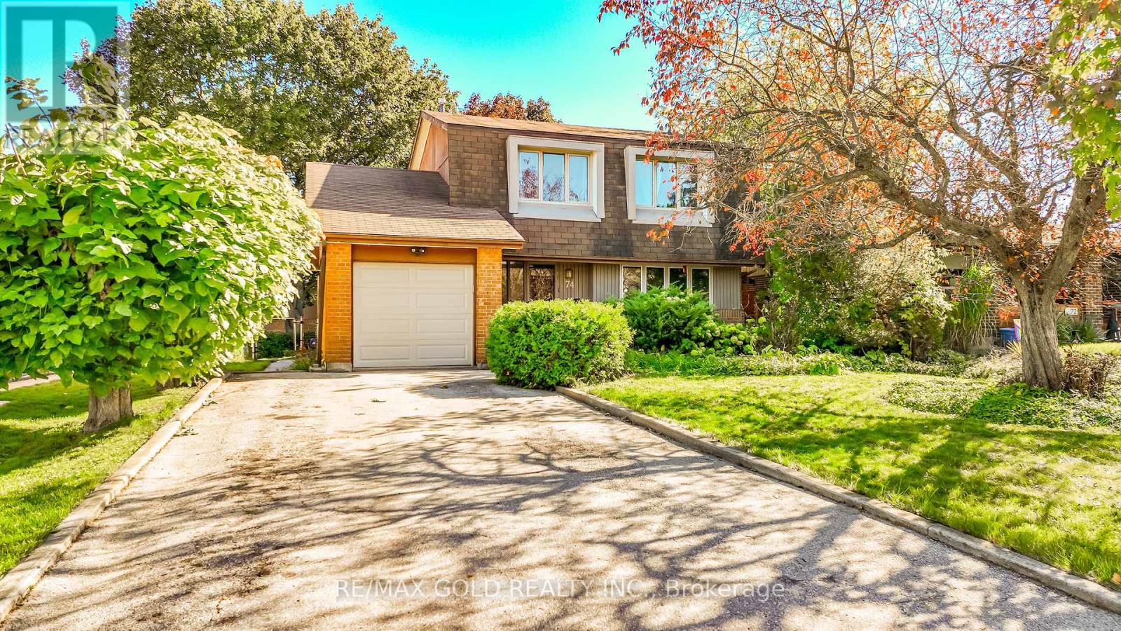 74 Lorraine Crescent, Brampton, Ontario  L6S 2R7 - Photo 1 - W12468731