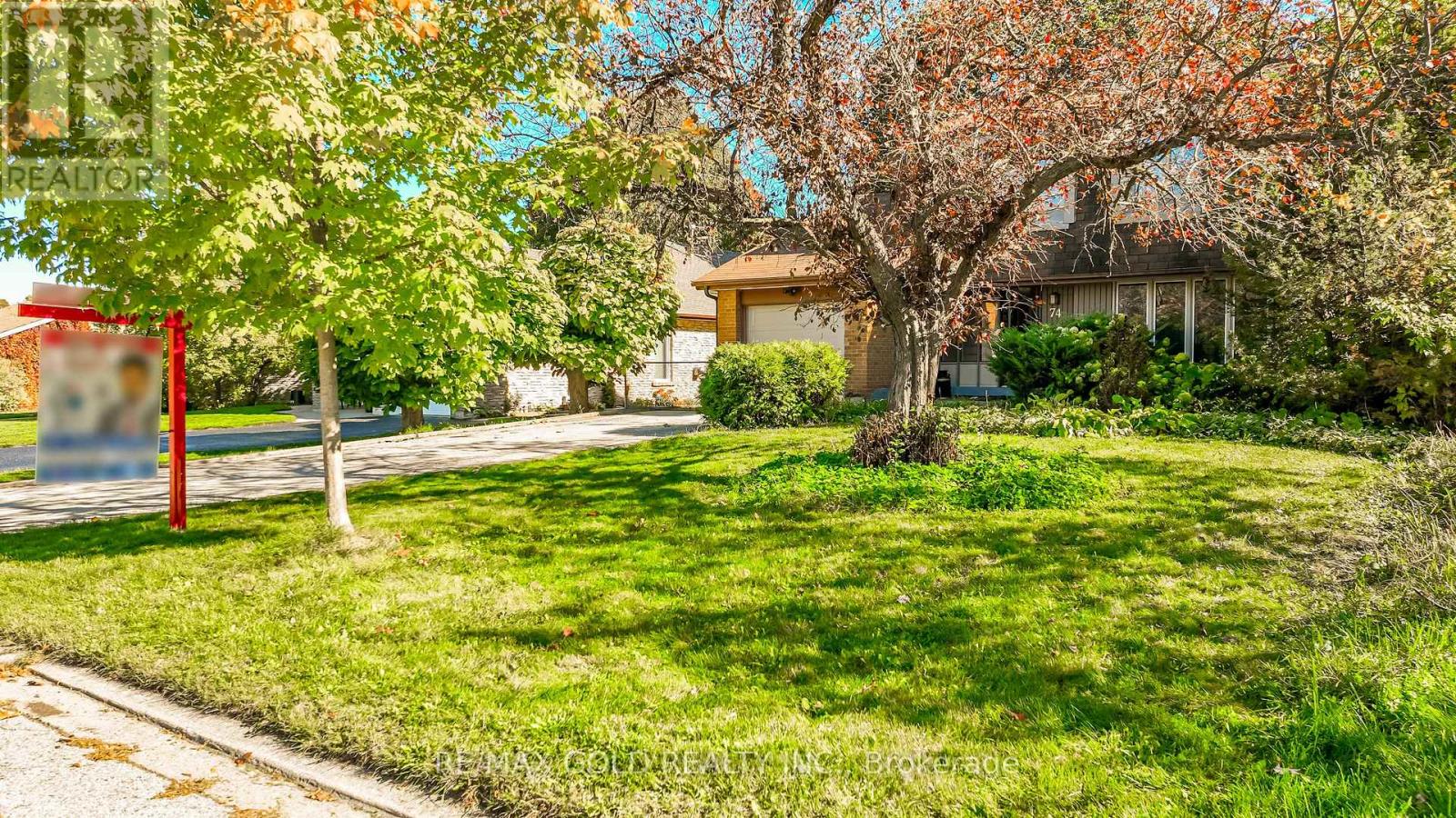 74 Lorraine Crescent, Brampton, Ontario  L6S 2R7 - Photo 15 - W12468731