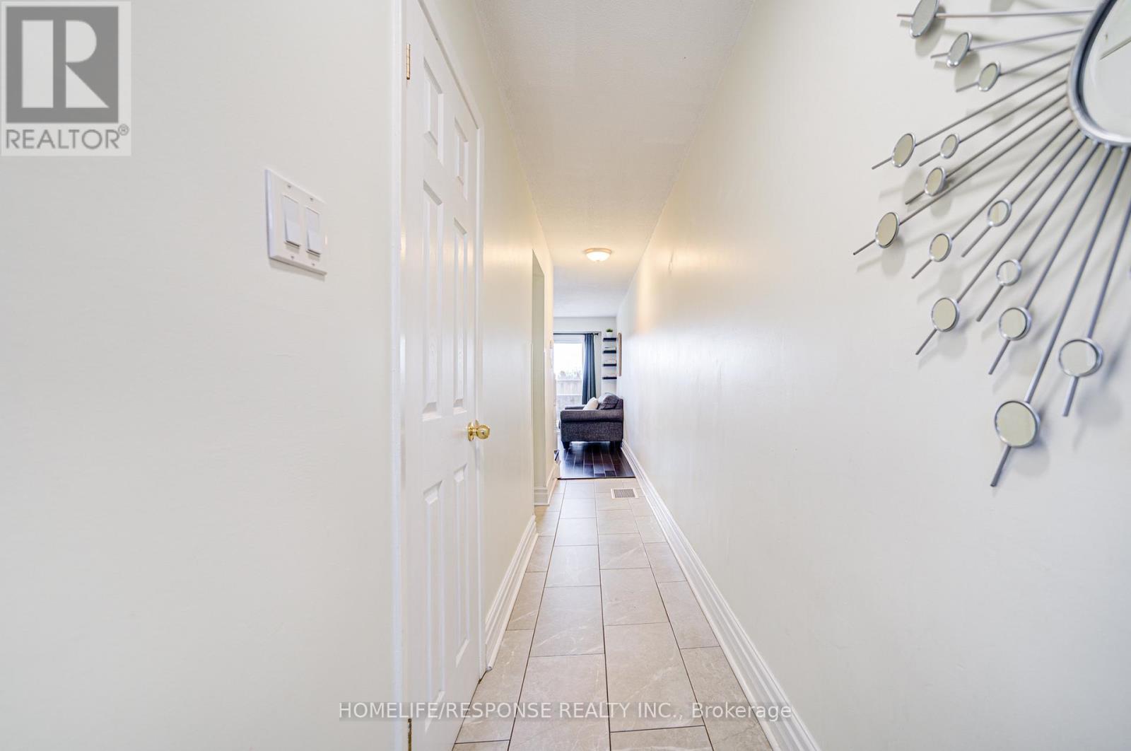 21 Dawson Crescent, Brampton, Ontario  L6V 3M5 - Photo 3 - W12468783