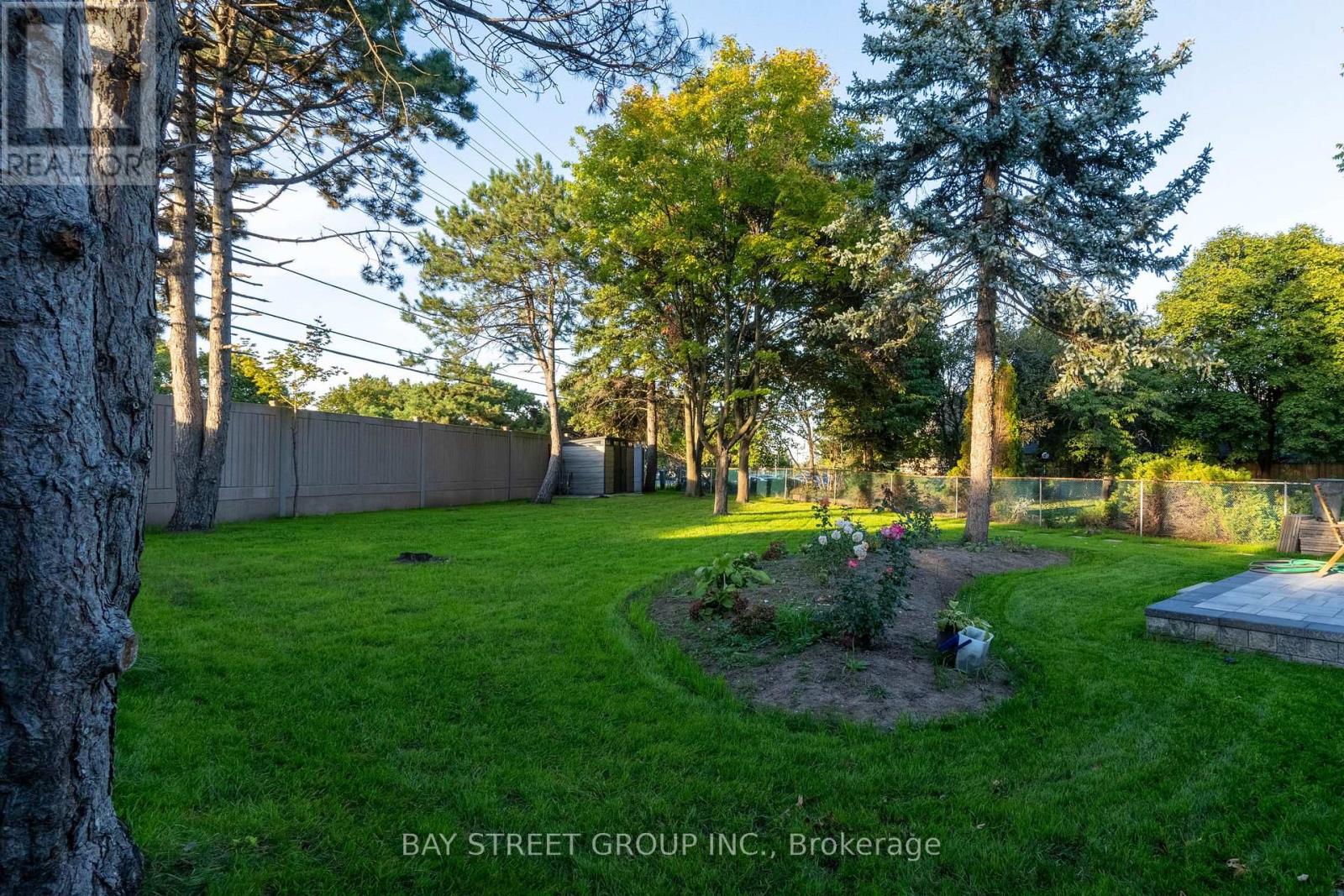 Unit A - 2662 Kinnerton Crescent, Mississauga, Ontario  L5K 2B2 - Photo 10 - W12468804