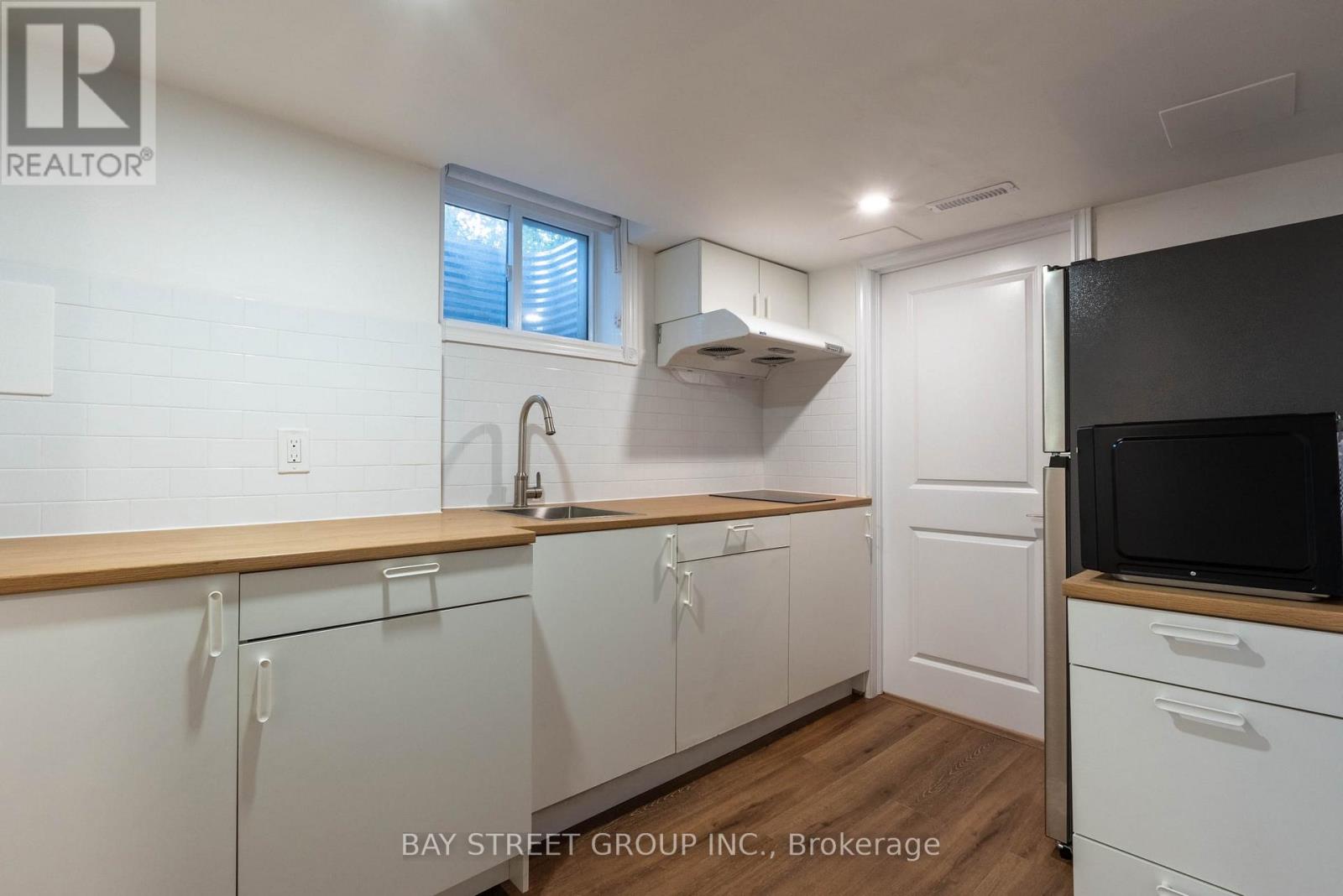 Unit A - 2662 Kinnerton Crescent, Mississauga, Ontario  L5K 2B2 - Photo 7 - W12468804