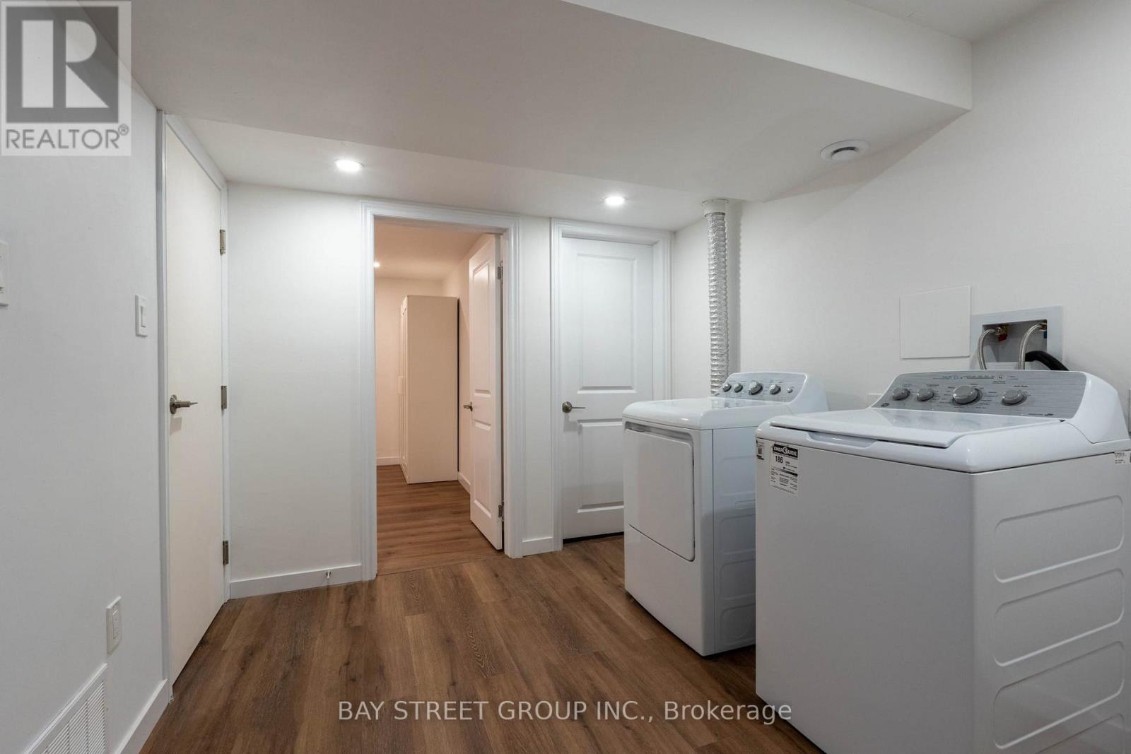 Unit A - 2662 Kinnerton Crescent, Mississauga, Ontario  L5K 2B2 - Photo 8 - W12468804