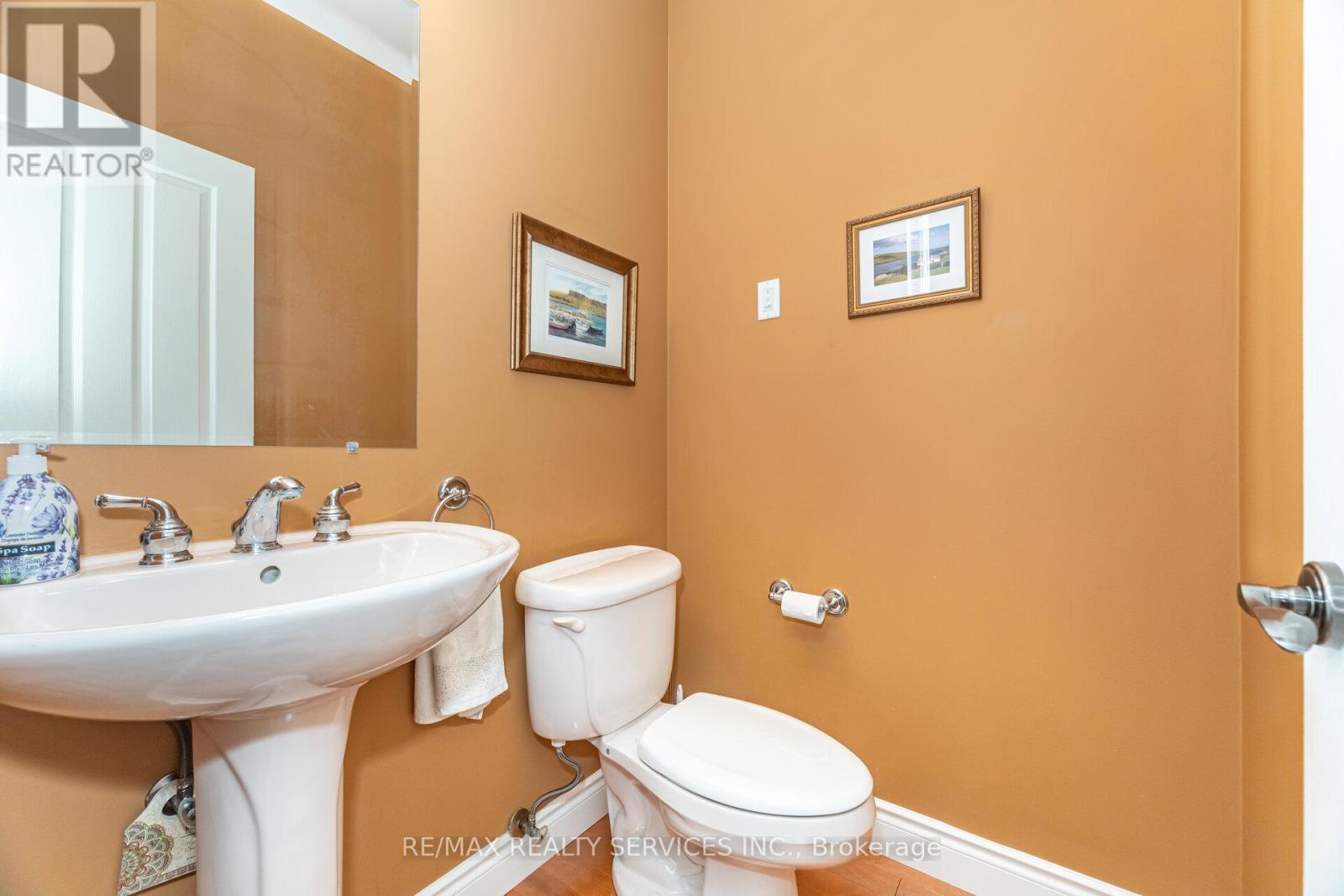 24 Putney Road, Caledon, Ontario  L7C 1R4 - Photo 15 - W12468820