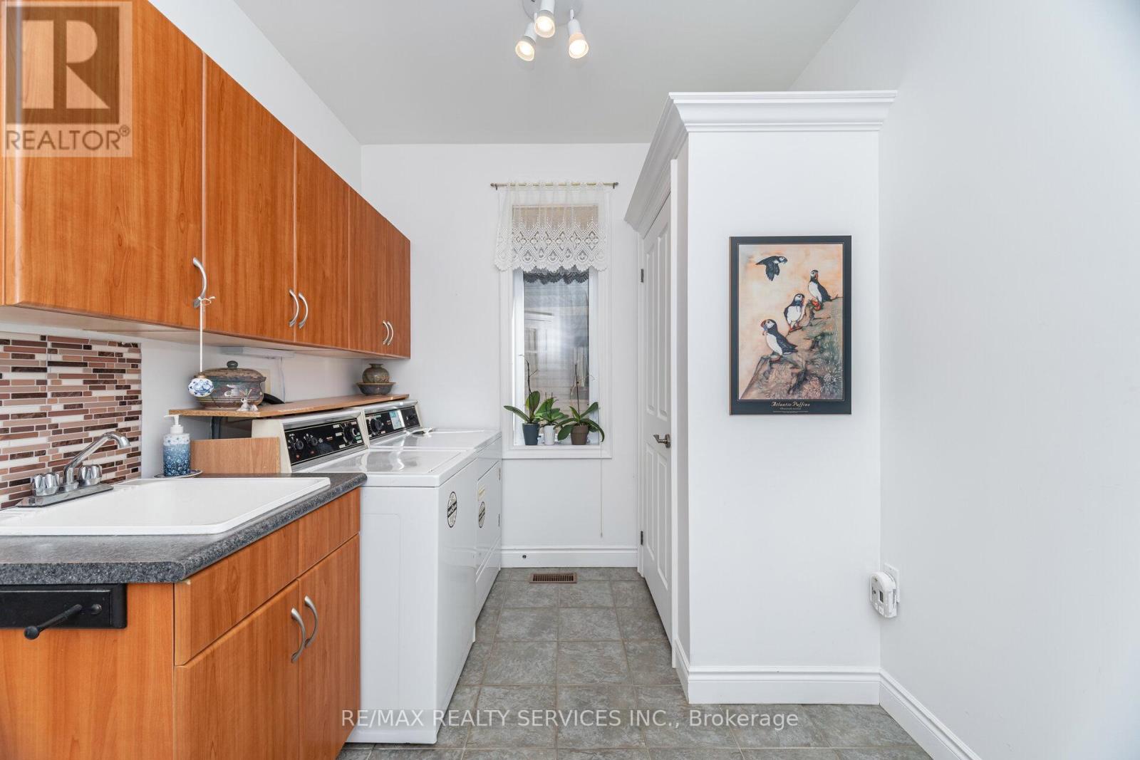 24 Putney Road, Caledon, Ontario  L7C 1R4 - Photo 16 - W12468820