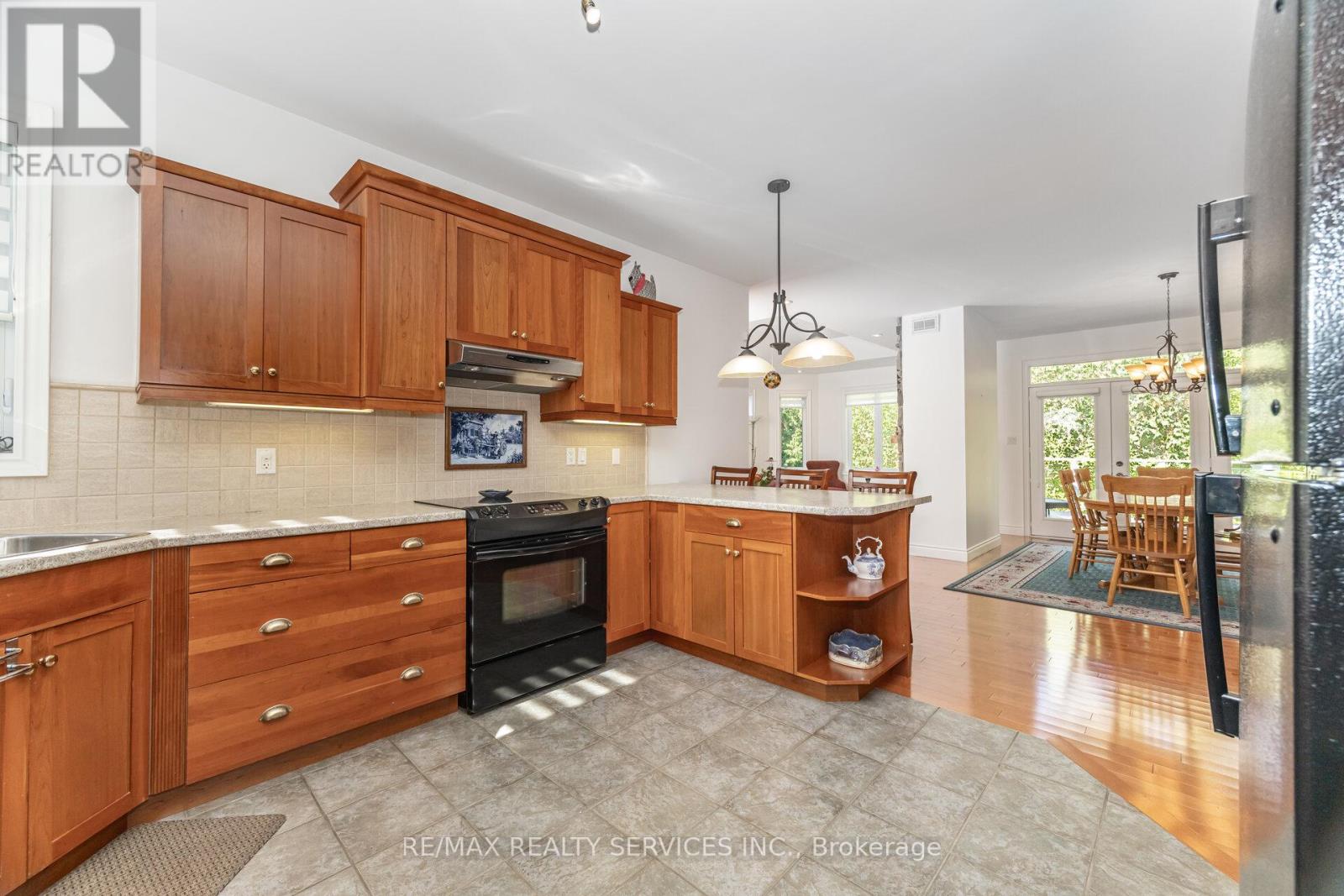 24 Putney Road, Caledon, Ontario  L7C 1R4 - Photo 3 - W12468820