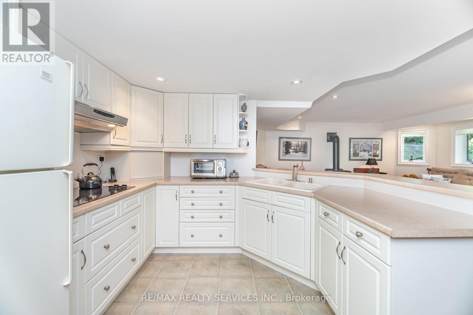 24 Putney Road, Caledon, Ontario  L7C 1R4 - Photo 31 - W12468820