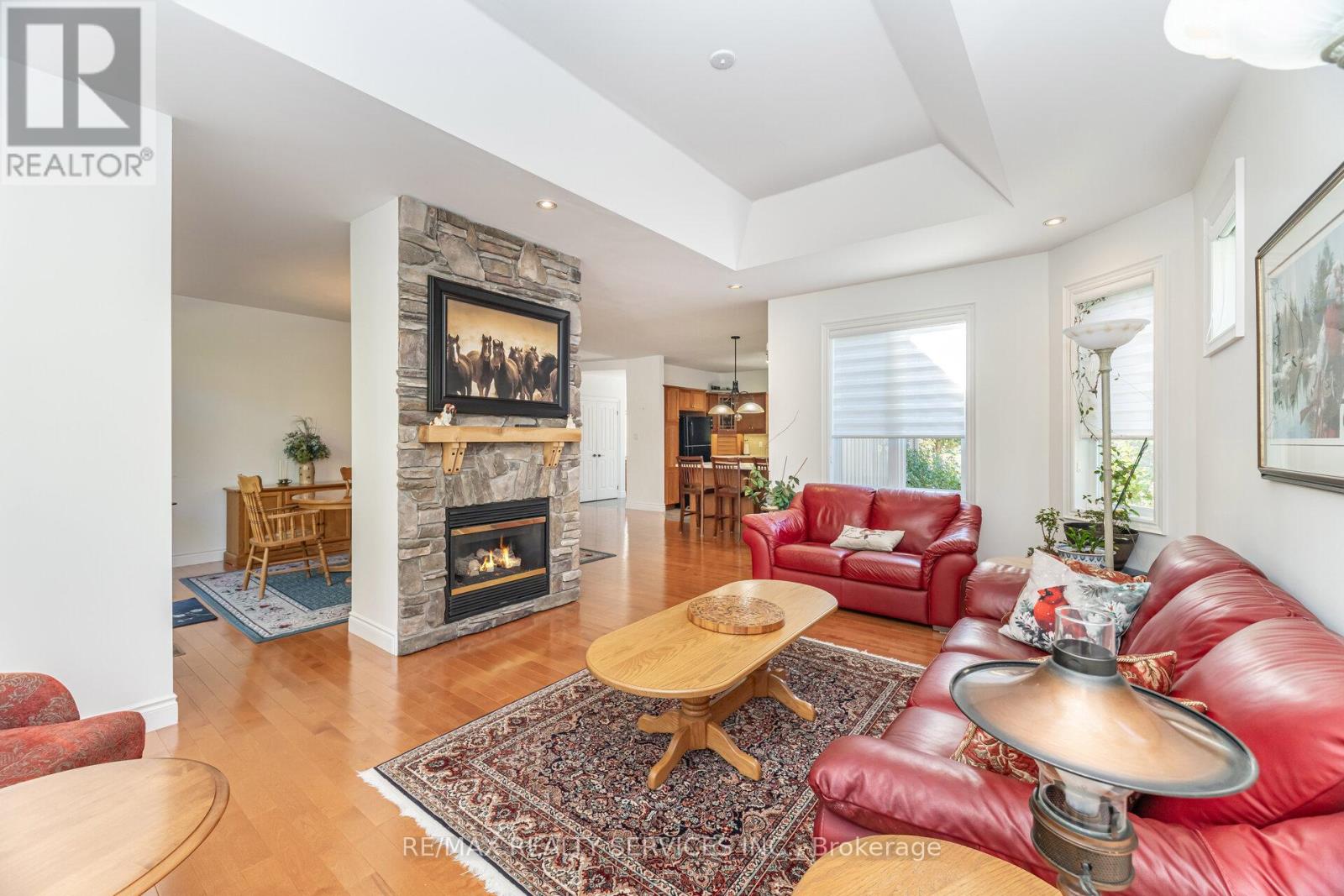 24 Putney Road, Caledon, Ontario  L7C 1R4 - Photo 5 - W12468820