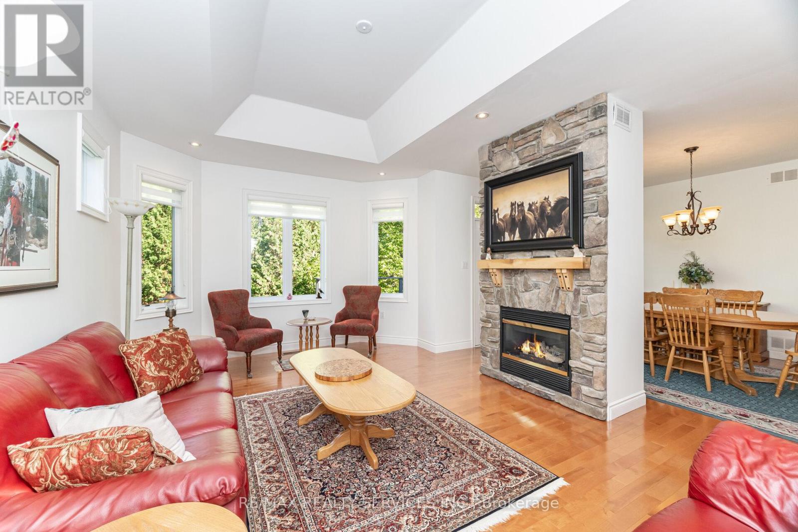 24 Putney Road, Caledon, Ontario  L7C 1R4 - Photo 6 - W12468820