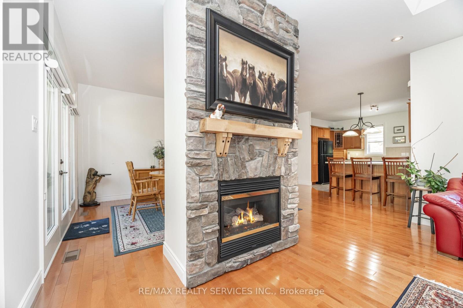24 Putney Road, Caledon, Ontario  L7C 1R4 - Photo 7 - W12468820