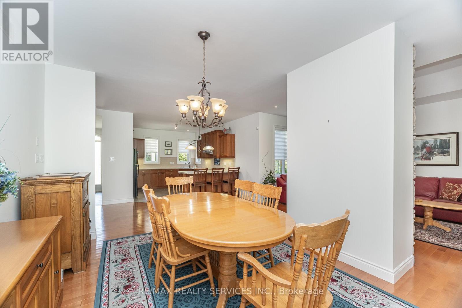 24 Putney Road, Caledon, Ontario  L7C 1R4 - Photo 9 - W12468820