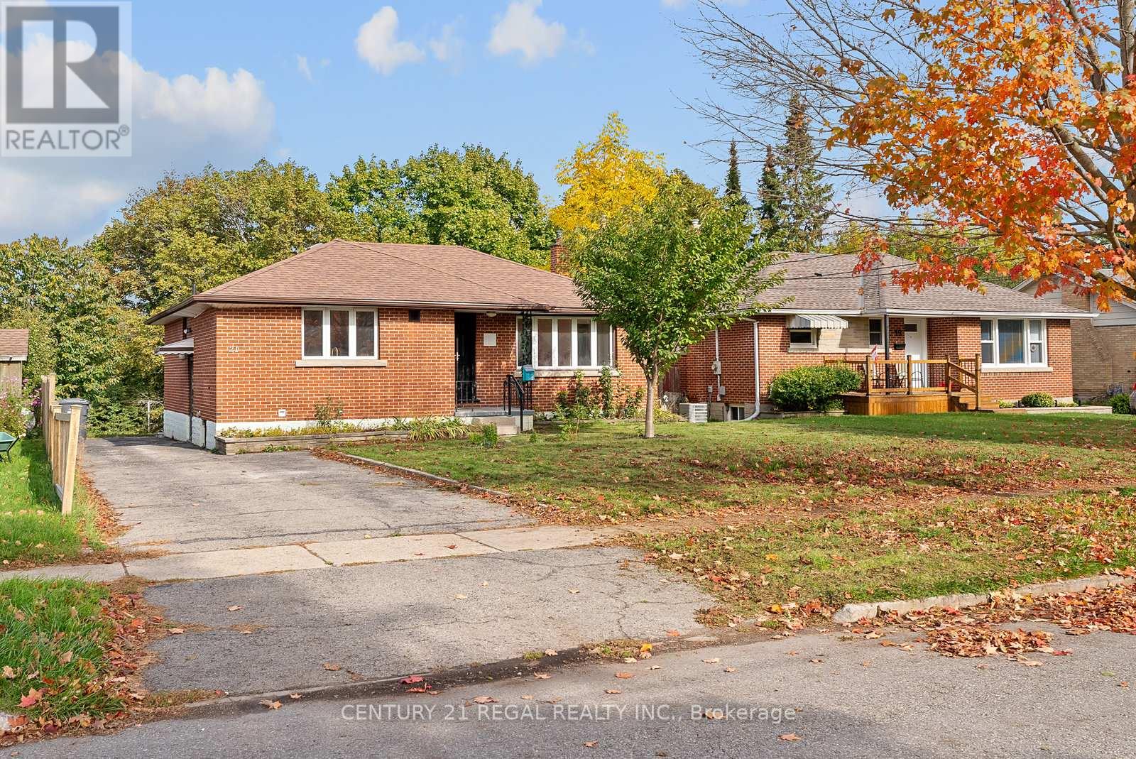 21 Louisa Drive, Guelph, Ontario  N1E 4T4 - Photo 2 - X12468696