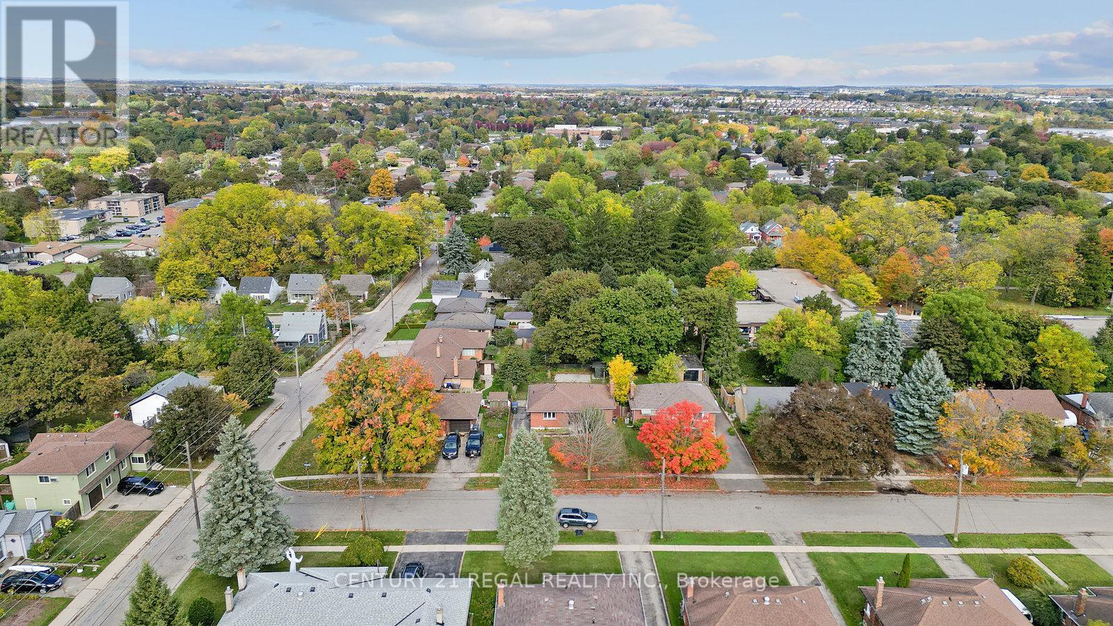21 Louisa Drive, Guelph, Ontario  N1E 4T4 - Photo 3 - X12468696