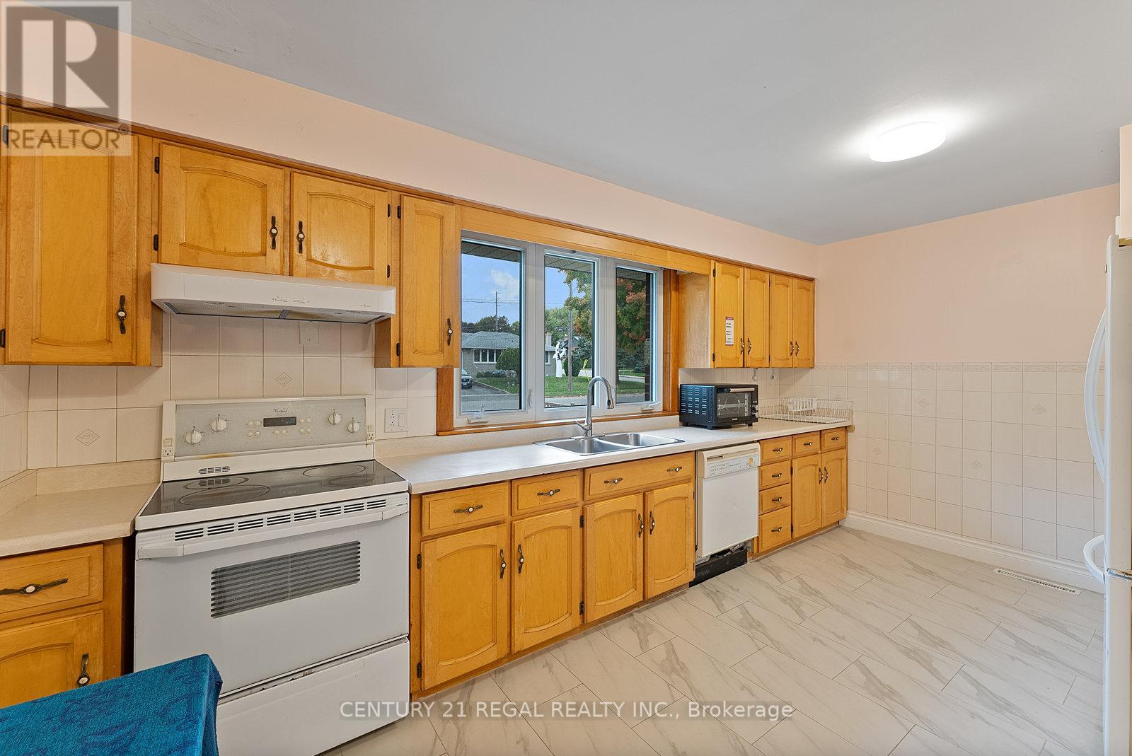 21 Louisa Drive, Guelph, Ontario  N1E 4T4 - Photo 6 - X12468696