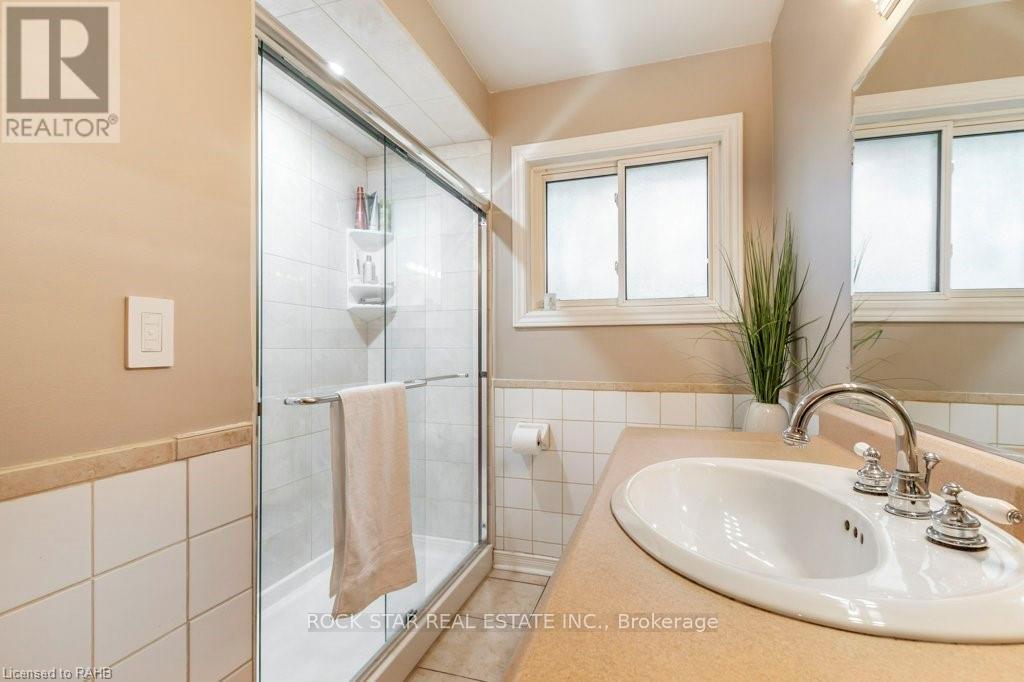 195 Bendamere Avenue, Hamilton, Ontario  L9C 1N6 - Photo 17 - X12468723