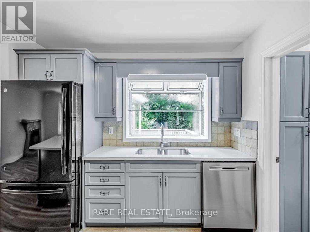 15 Miller Drive, Hamilton, Ontario  L9G 2H9 - Photo 10 - X12468764