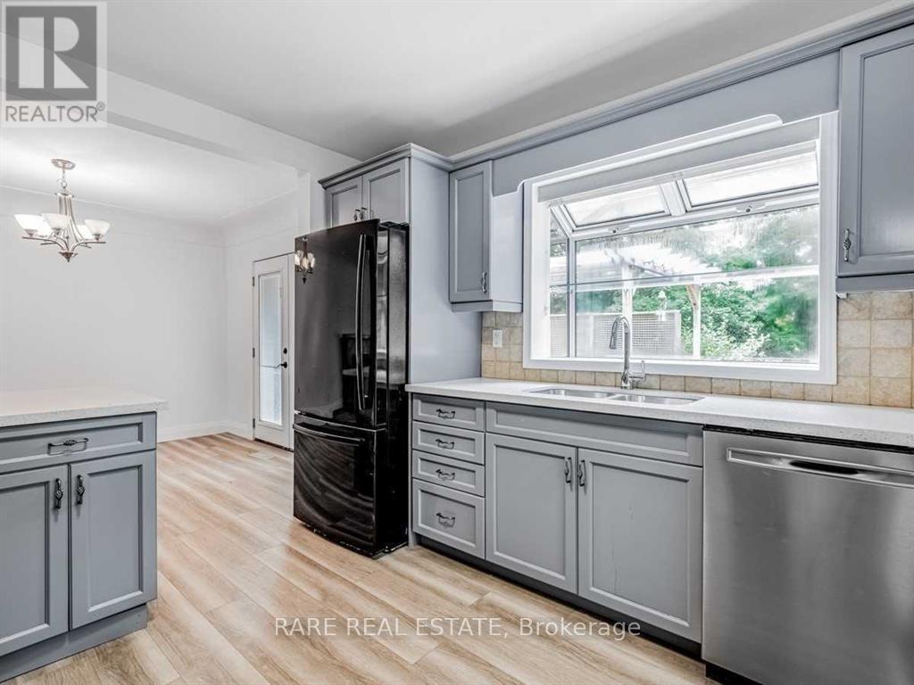15 Miller Drive, Hamilton, Ontario  L9G 2H9 - Photo 12 - X12468764