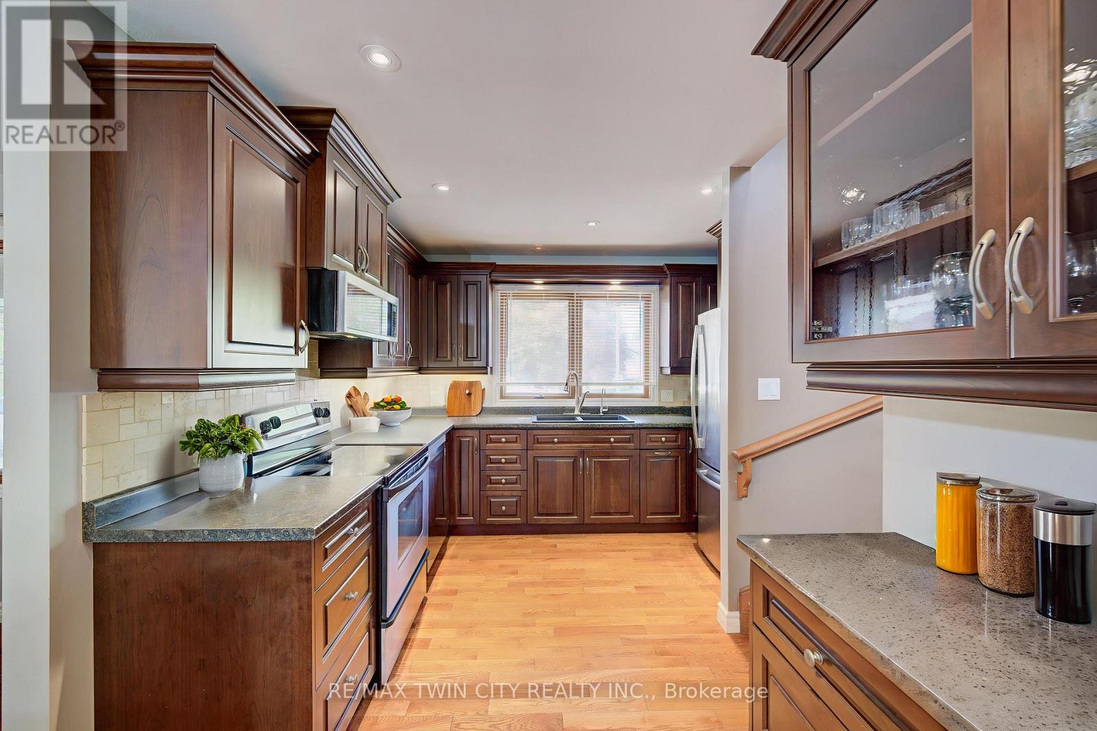26 Esther Avenue, Cambridge, Ontario  N1S 4L6 - Photo 11 - X12468765