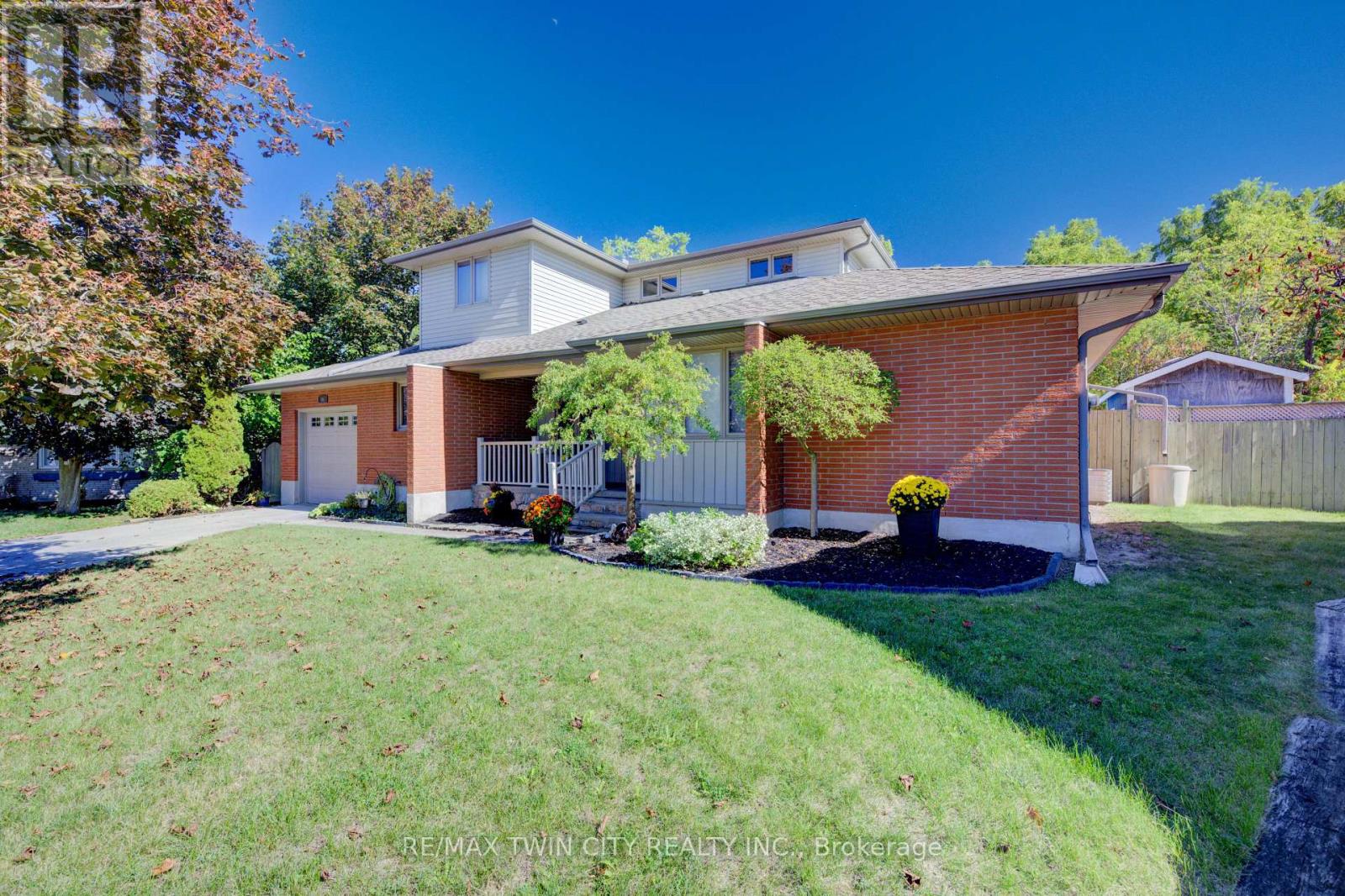 26 Esther Avenue, Cambridge, Ontario  N1S 4L6 - Photo 2 - X12468765