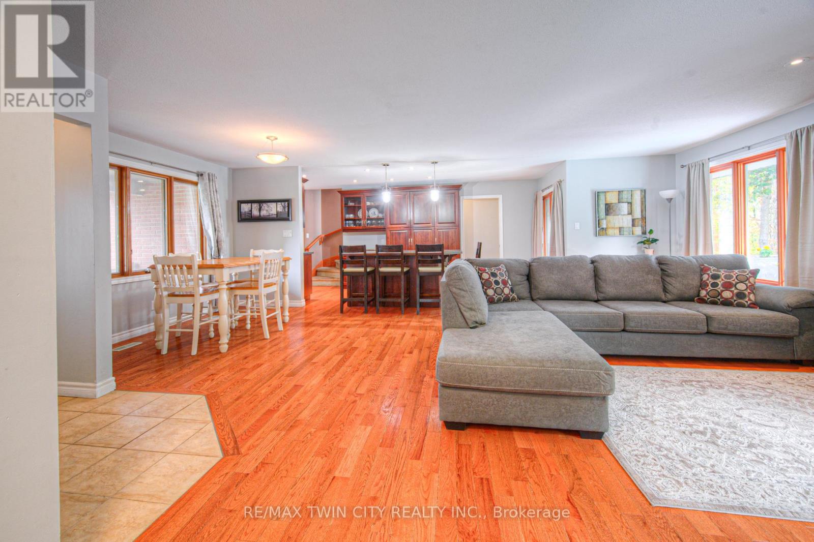 26 Esther Avenue, Cambridge, Ontario  N1S 4L6 - Photo 4 - X12468765
