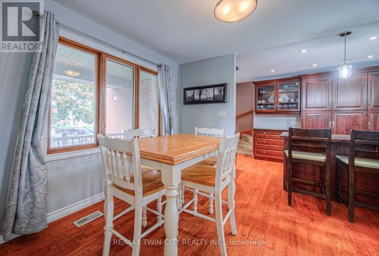 26 Esther Avenue, Cambridge, Ontario  N1S 4L6 - Photo 5 - X12468765