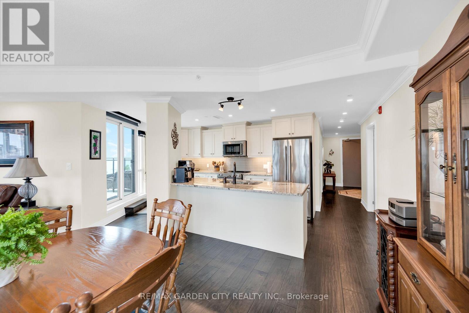 408 - 10 Concord Place, Grimsby, Ontario  L3M 0G6 - Photo 9 - X12468797