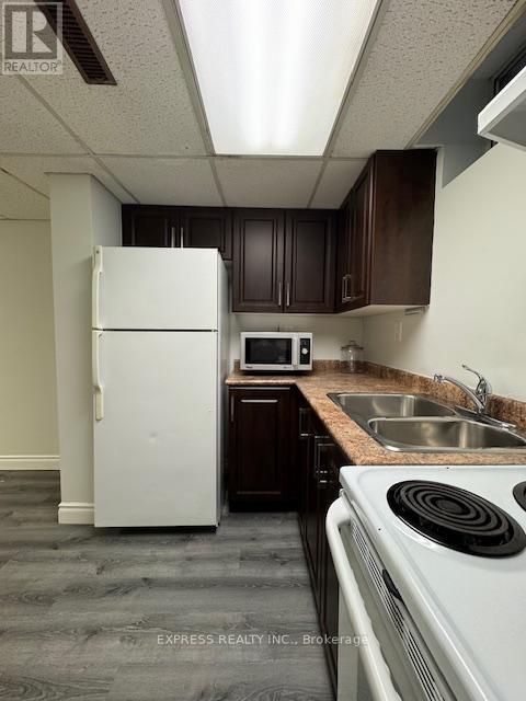 Lower - 1328 Avenue Road, Toronto, Ontario  M5N 2G9 - Photo 10 - C12426239
