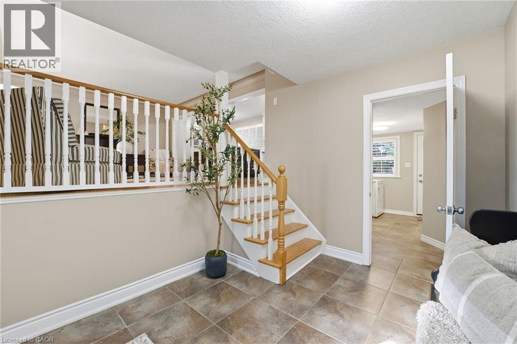 37 Kensington Avenue, Kitchener, Ontario  N2B 1J5 - Photo 4 - 40779959