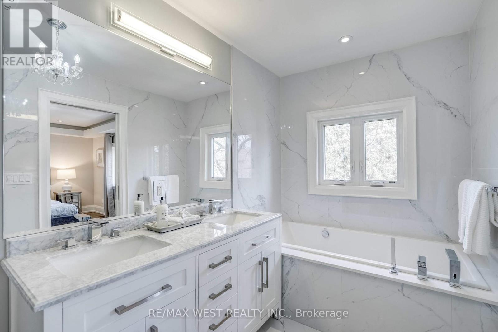 352b Lawrence Avenue W, Toronto, Ontario  M5M 1B7 - Photo 14 - C12293854
