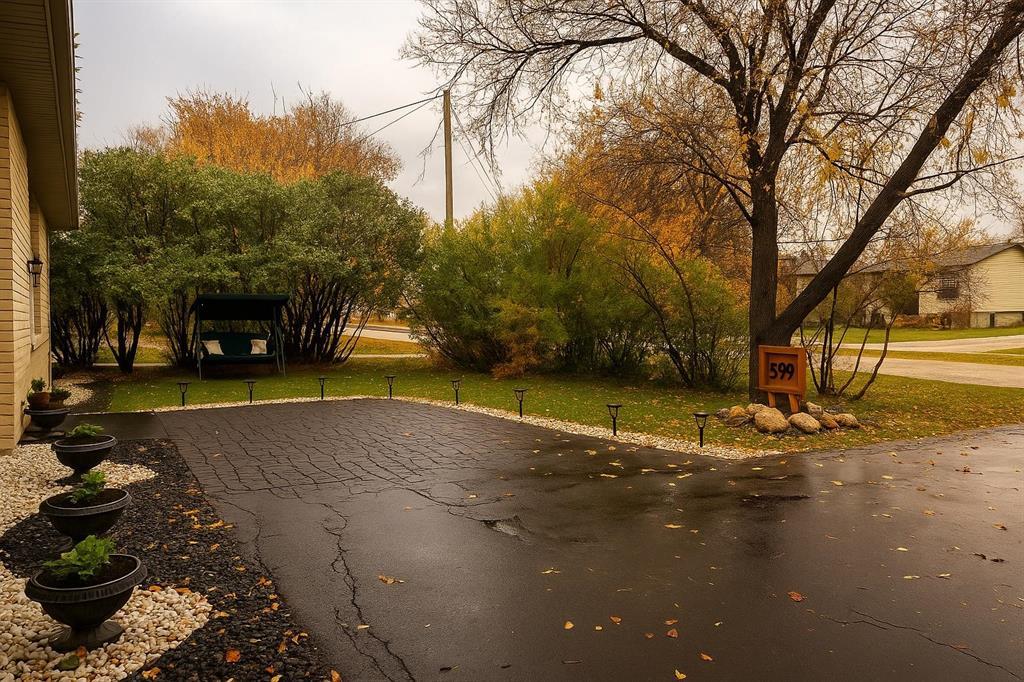 599 Elmhurst Road, Winnipeg, Manitoba  R3R 0V1 - Photo 2 - 202526755