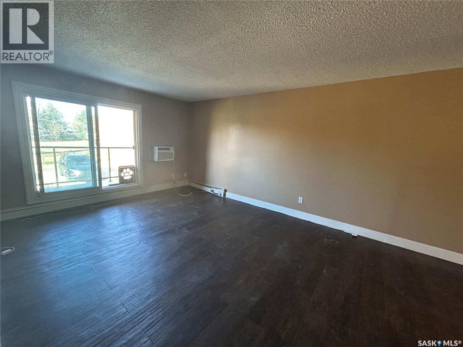 205 929 Northumberland Avenue, Saskatoon, Saskatchewan  S7L 3W8 - Photo 2 - SK021132