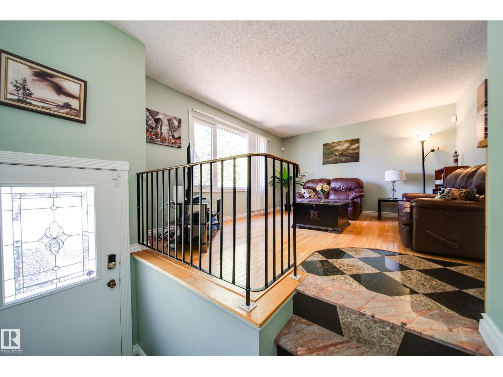 Property at 102 WOODVALE RD W NW image 4
