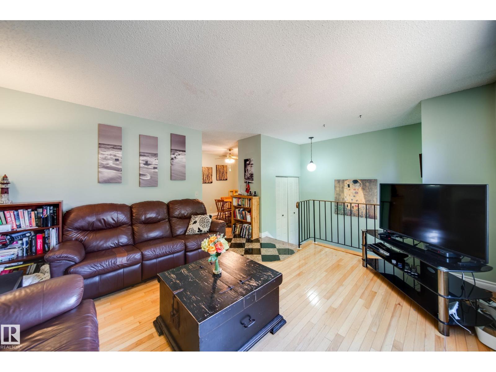 102 WOODVALE RD W NW, Edmonton, Alberta
