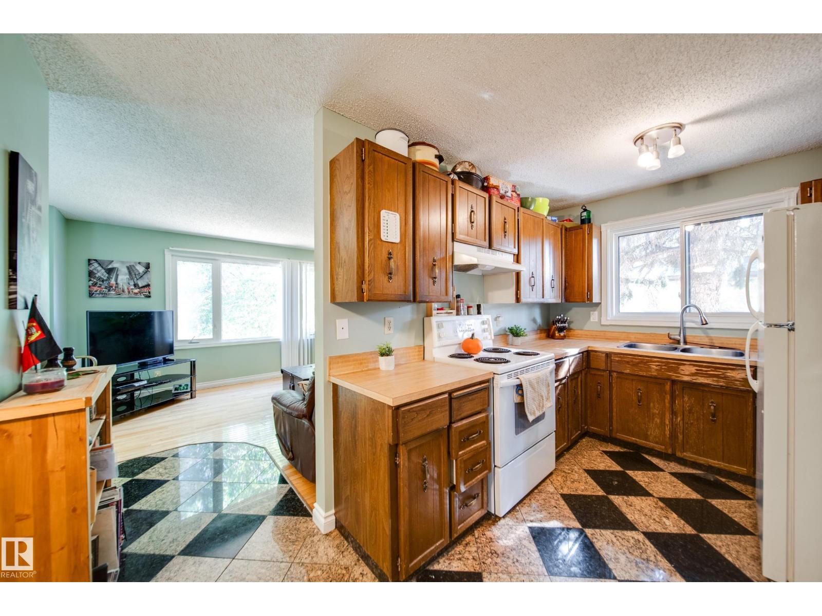 102 Woodvale Rd W Nw, Edmonton, Alberta  T6L 1P7 - Photo 7 - E4460015