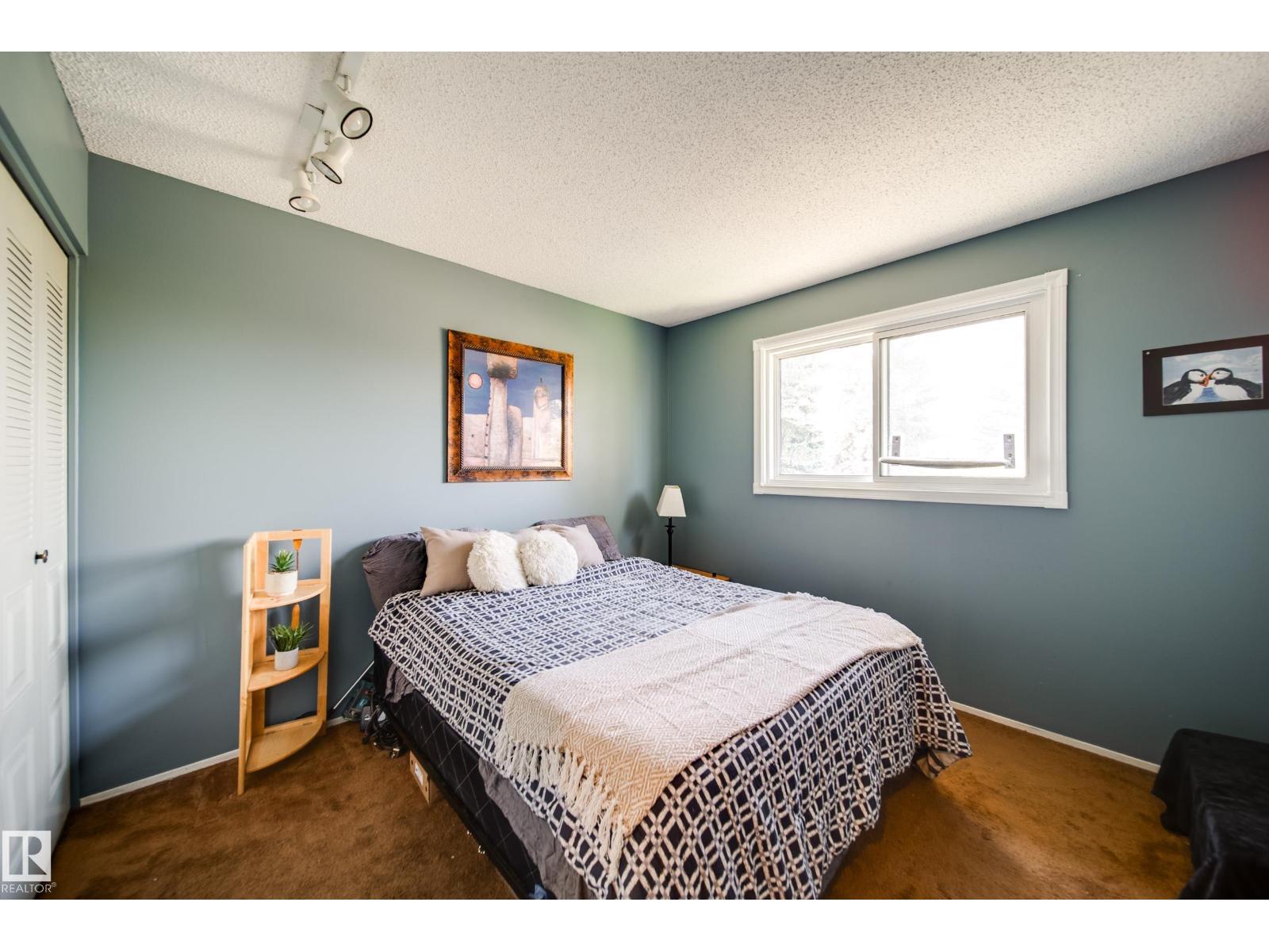 102 Woodvale Rd W Nw, Edmonton, Alberta  T6L 1P7 - Photo 9 - E4460015
