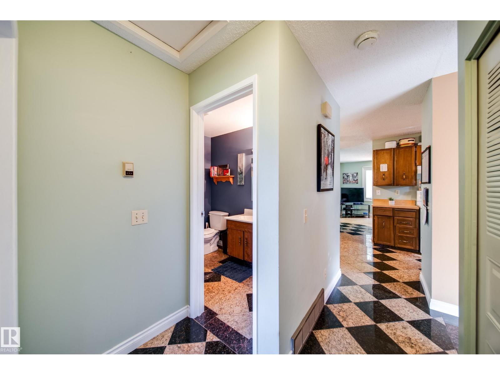 102 Woodvale Rd W Nw, Edmonton, Alberta  T6L 1P7 - Photo 11 - E4460015