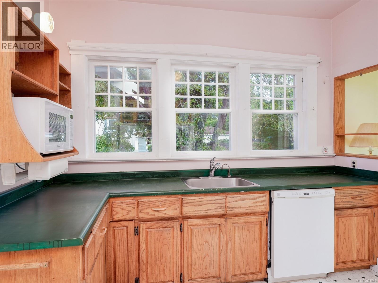 273 Linden Ave, Victoria, British Columbia  V8V 4E6 - Photo 8 - 1003745