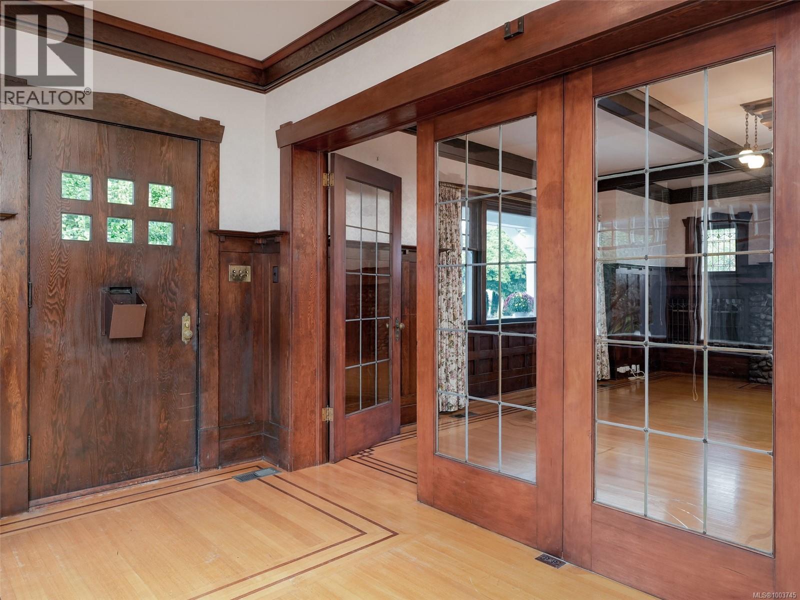 273 Linden Ave, Victoria, British Columbia  V8V 4E6 - Photo 3 - 1003745