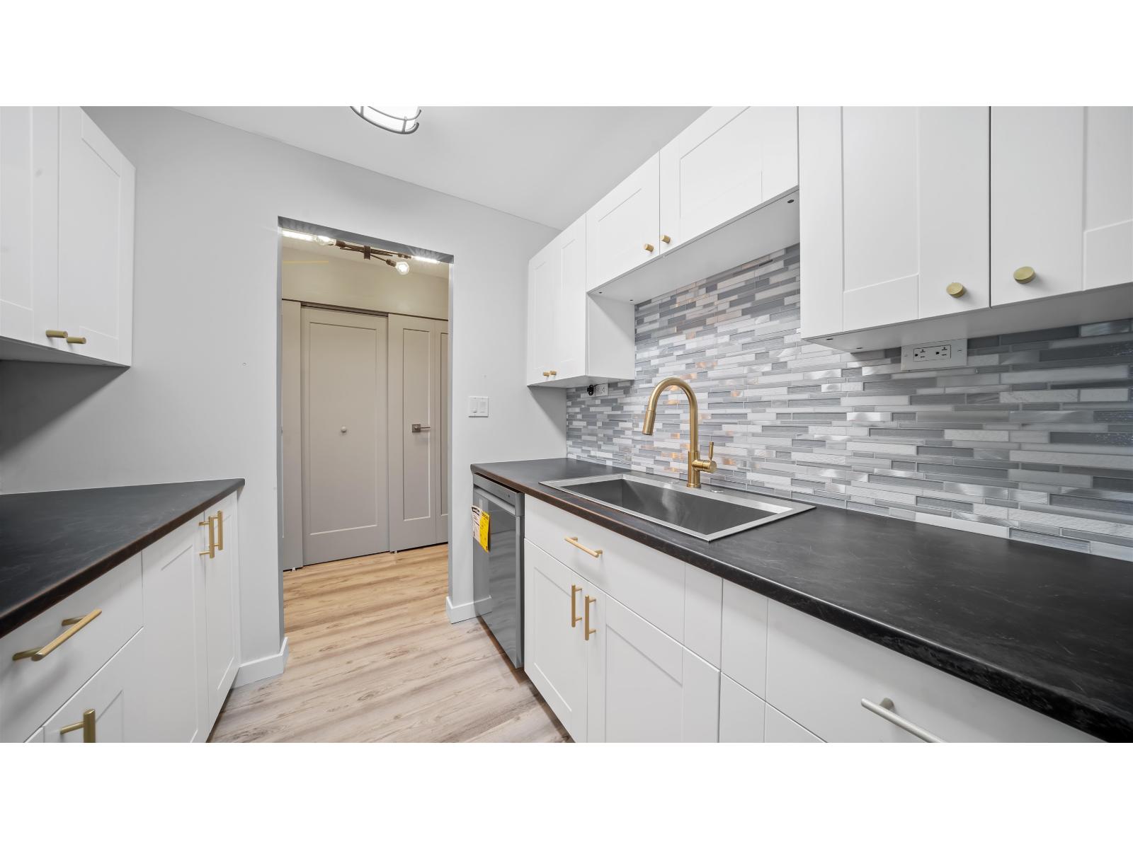 205 13530 Hilton Road, Surrey, British Columbia  V3R 5J4 - Photo 8 - R3059057