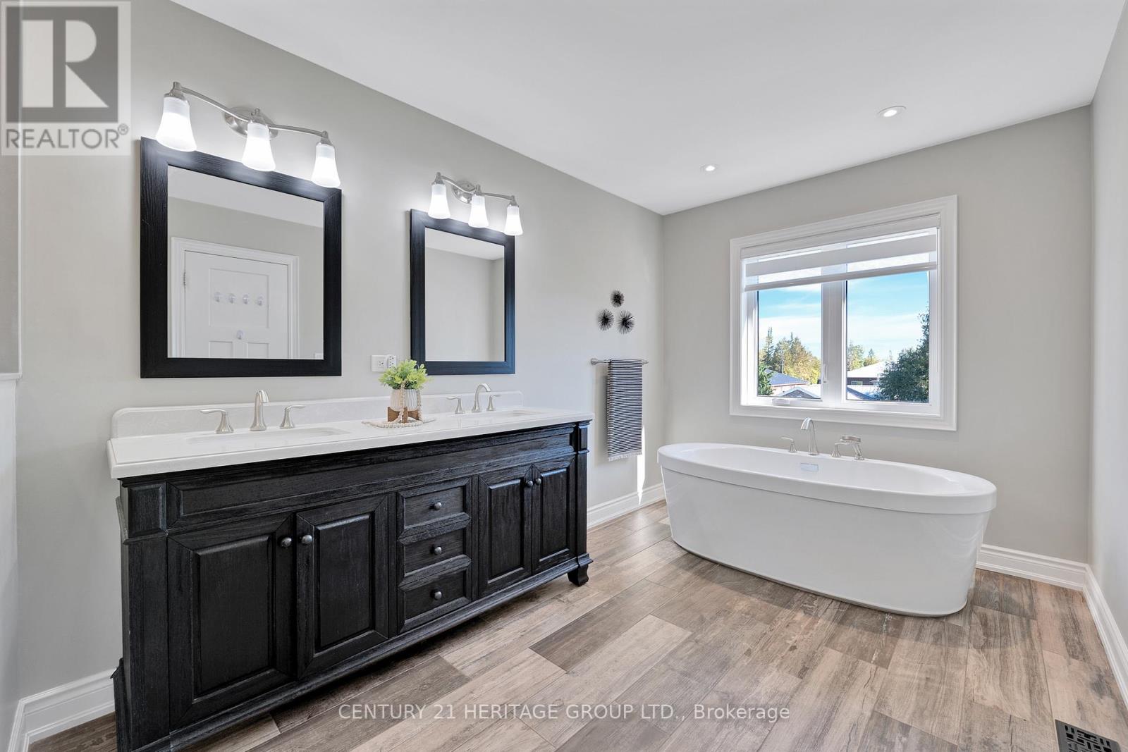 807a Montsell Avenue, Georgina, Ontario  L0E 1S0 - Photo 20 - N12127308